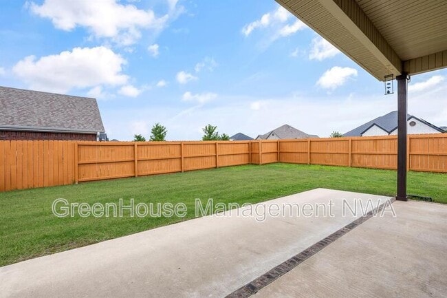 Building Photo - 3702 SW Mistletoe Ave