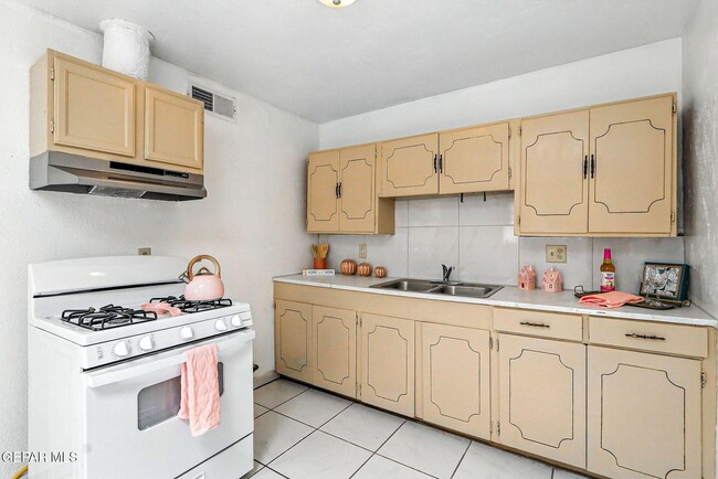 Building Photo - 5912 Cleveland Ave