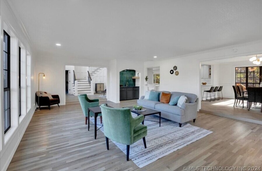 Building Photo - 11016 S Jamestown Ave