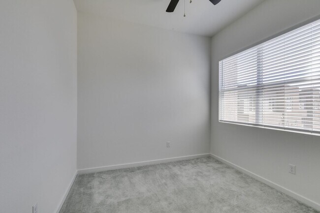 Building Photo - Stunning 4-Level Townhome in Inspirada | R...