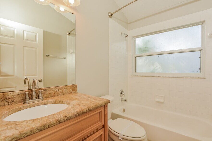 Building Photo - 2082 Petit Ct