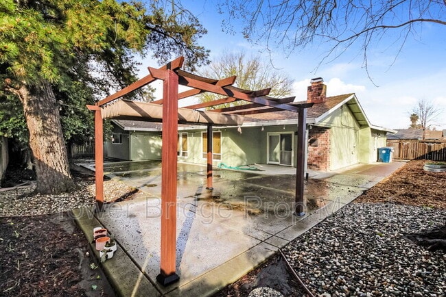 Building Photo - 760 Skylake Way