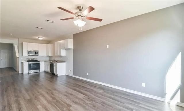 Building Photo - 3208 S Cherry Ln
