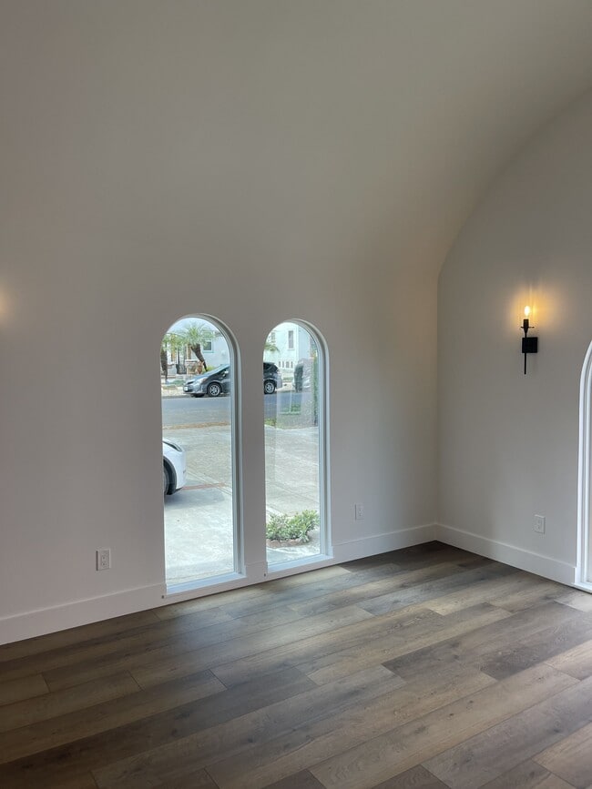 Building Photo - 1536 N Commonwealth Ave