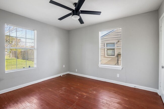 Building Photo - Great 3 Bedroom Single Family in Angleton