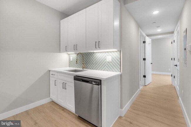 Building Photo - 1144 Frankford Ave