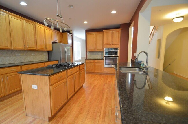 Building Photo - 8095 Boulder Ct