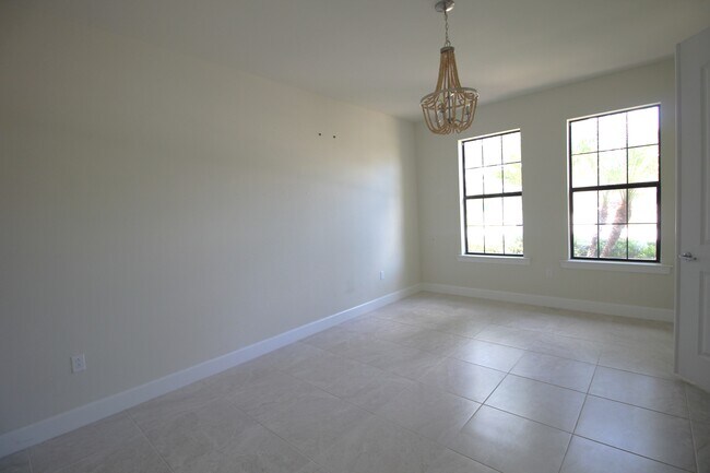 Building Photo - 2071 Parson St