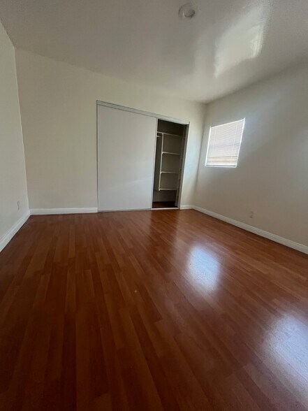 Building Photo - 1634 E 85th St