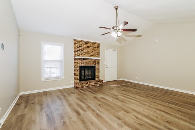 Building Photo - 7900 Rochelle Rd