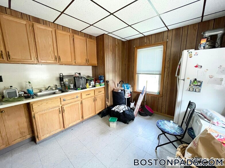 Building Photo - 103 Buttonwood St