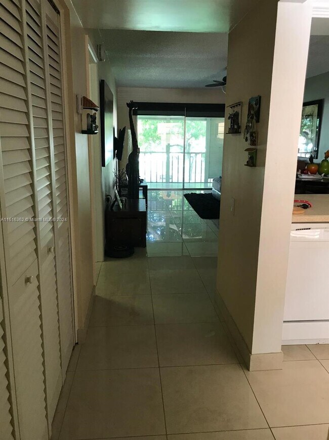 Building Photo - 1205 Bahama Bend