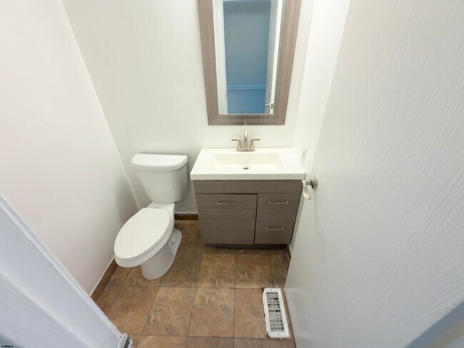 Building Photo - 1649 N Missouri Ave