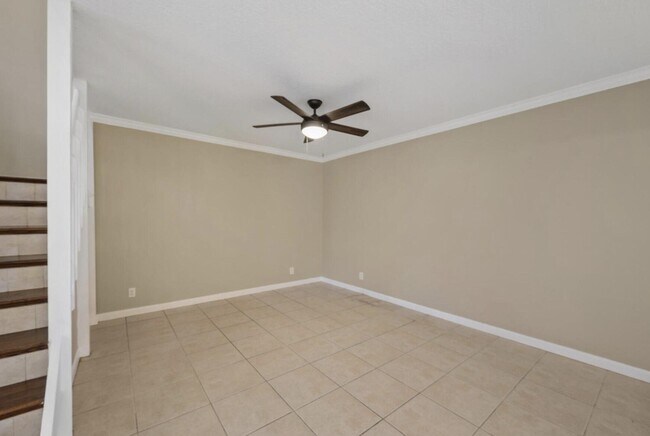 Building Photo - 402 Lakewood Ct