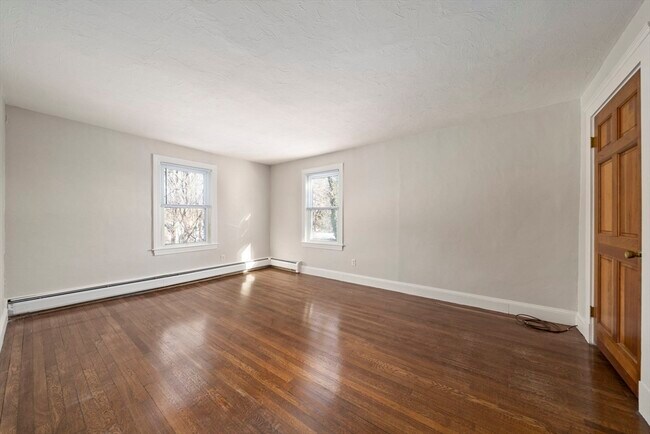 Building Photo - 44 Elm St