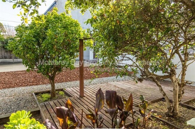 Building Photo - 581 Figueroa St