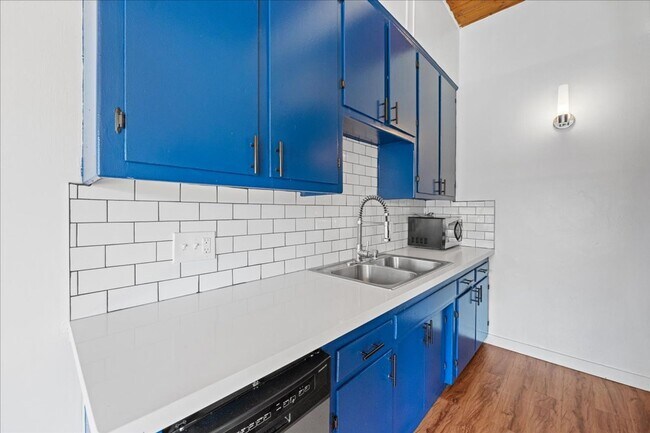 Building Photo - 6114 Cahuenga Blvd