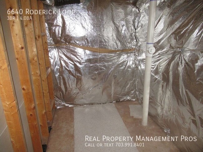 Building Photo - 6640 Roderick Loop