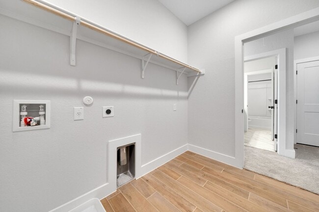 Building Photo - 3 Bedroom 2.5 Bath Townhome!