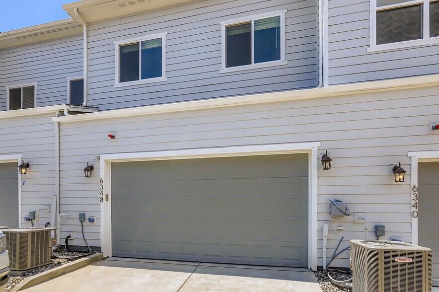 Building Photo - 6348 Deerfoot Dr
