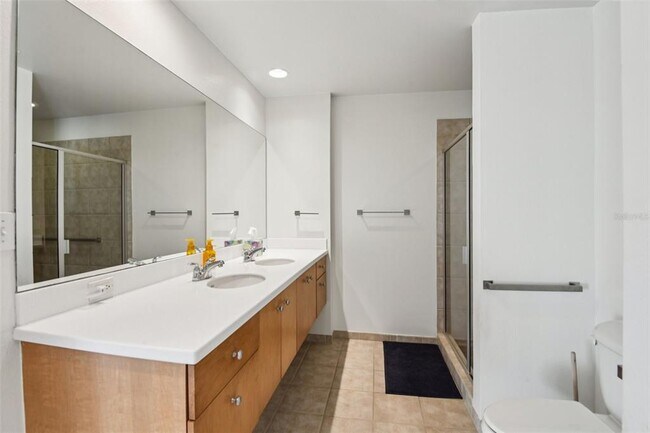 Building Photo - 1208 E Kennedy Blvd