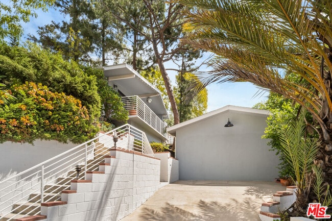 Building Photo - 3744 Buena Park Dr