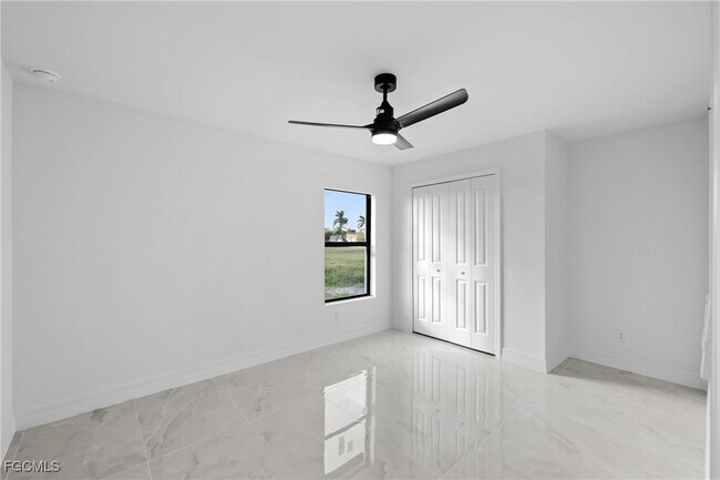 Building Photo - 927 NE 32nd Terrace