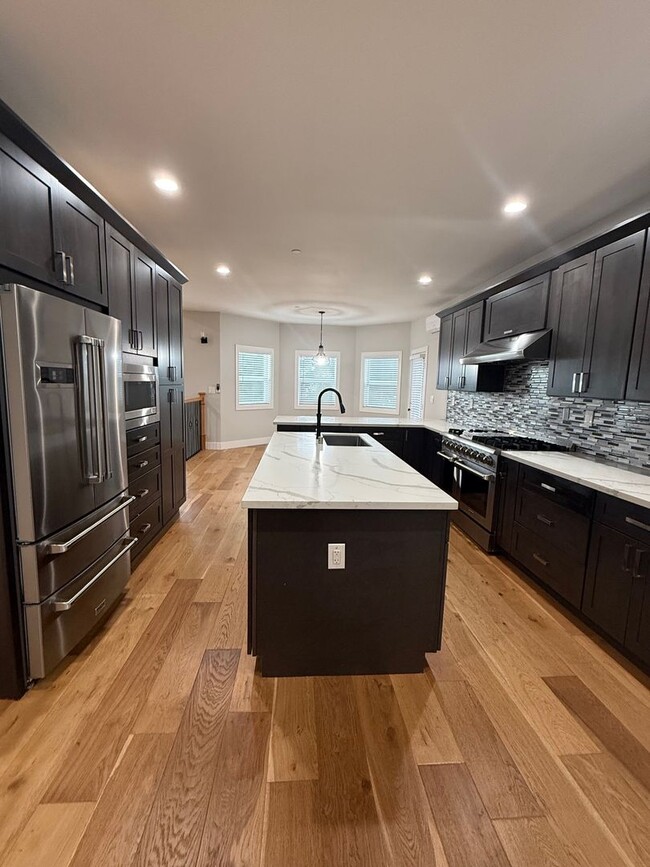 Building Photo - Newer Construction 2,500 Square Foot 3 Bedroom 2.5 Bathroom Fountaingrove House