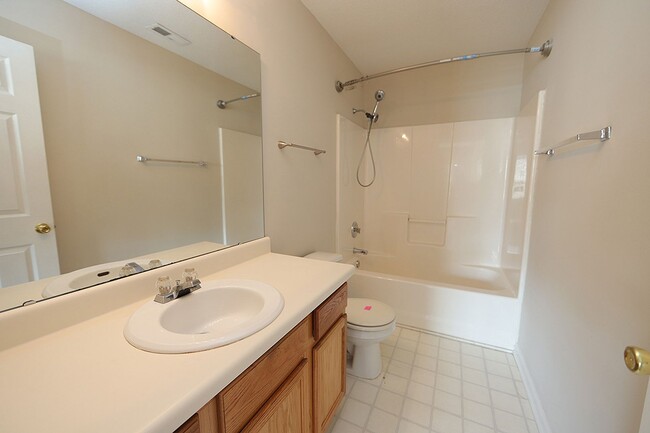 Building Photo - NW Raleigh Home w/ Fenced Backyard!