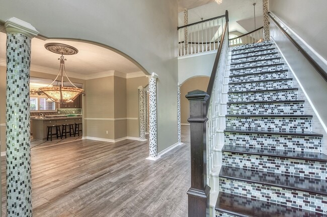 Building Photo - 10819 Lake Windcrest Blvd