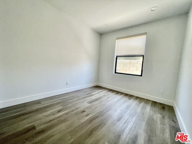 Building Photo - 11922 S Isis Ave