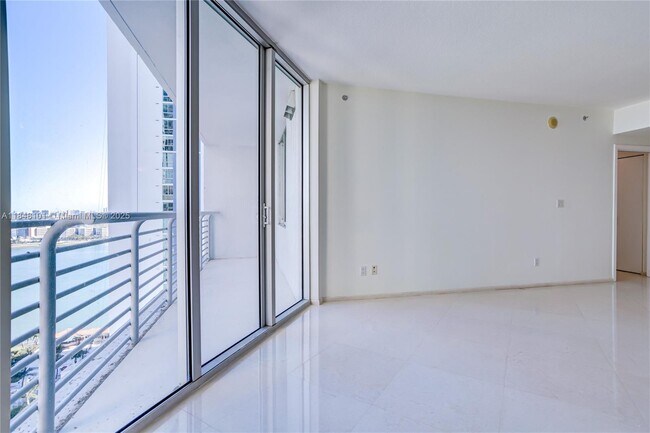 Building Photo - 325 S Biscayne Blvd