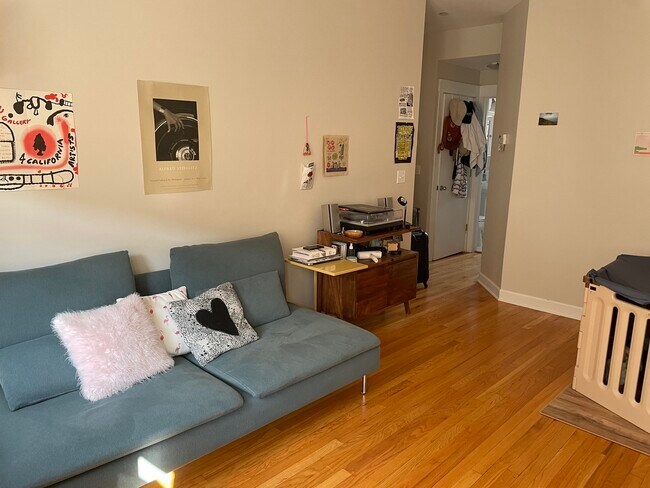 Building Photo - 2537 Prairie Ave