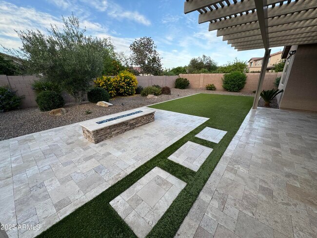 Building Photo - 712 W San Carlos Way