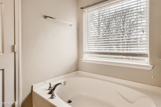Building Photo - 4 br, 2.5 bath House - 39 Sage Ct