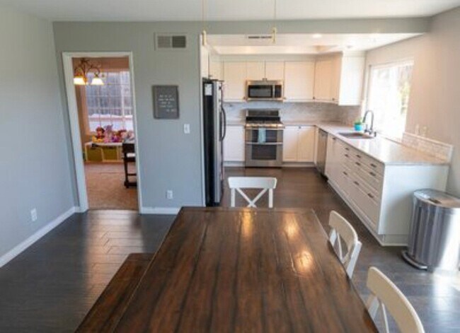 Building Photo - 1804 Sweet Briar Pl