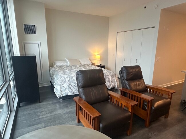 Building Photo - 164 N Peoria St