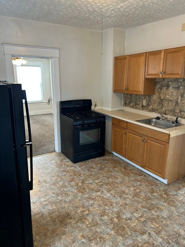 Building Photo - 1318 E 9th St