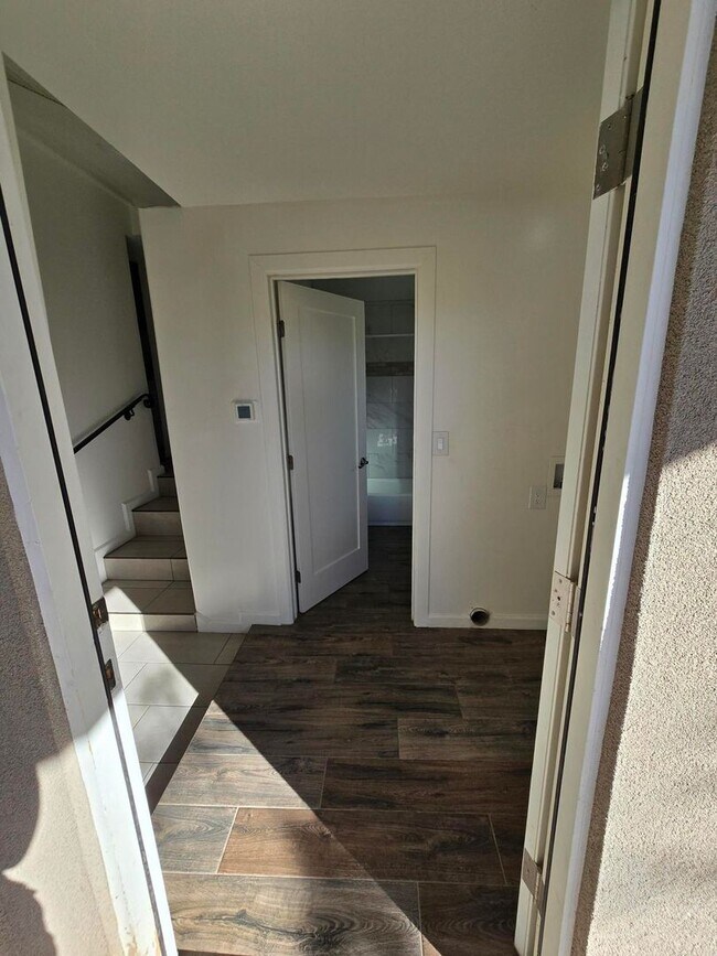 Building Photo - 332 W Illinois St