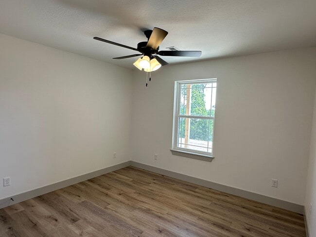 Building Photo - NEW CONSTRUCTION 5 Bed 3 Bath w/ Walk Out ...