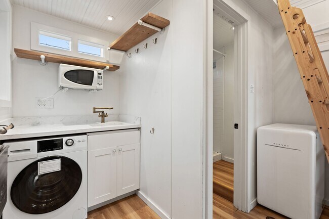 Building Photo - 5155