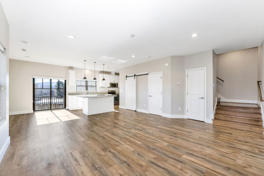 Building Photo - 203 Wallace Cir