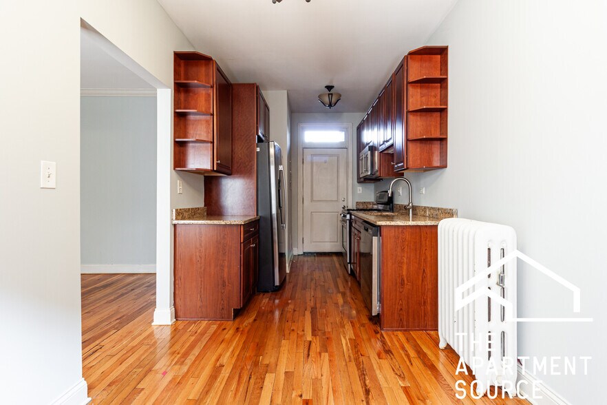 Building Photo - 736 W Addison St