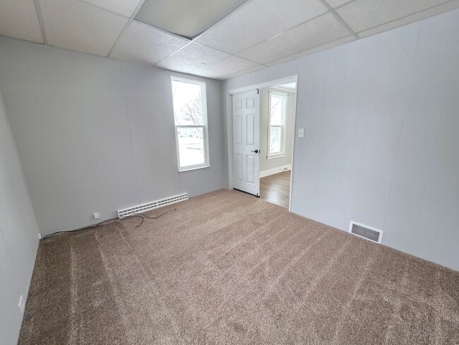 Building Photo - 4 Bed 1.5 Bath Single Family Home in Nekoosa