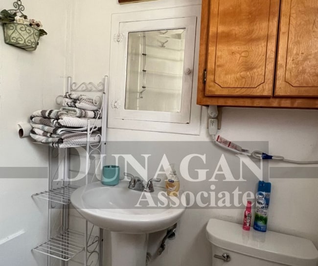 Building Photo - Fully Furnished 1 Bed, 1 Bath house - Open...