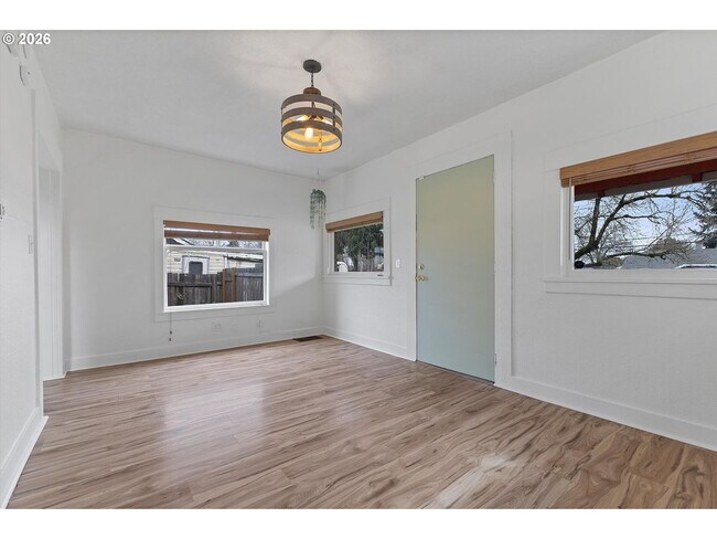 Building Photo - 4805 NE 110th Ave