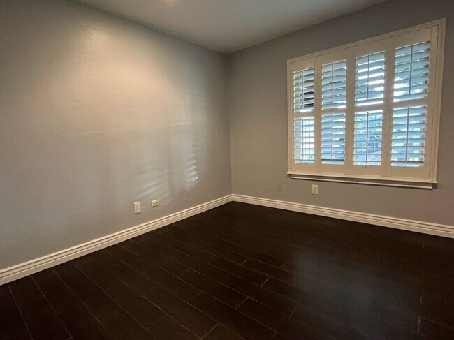 Building Photo - Elegant North Glendale Retreat with Premium Upgrades