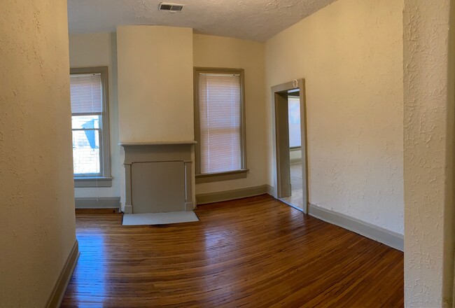 dining room - 63 W Starr Ave