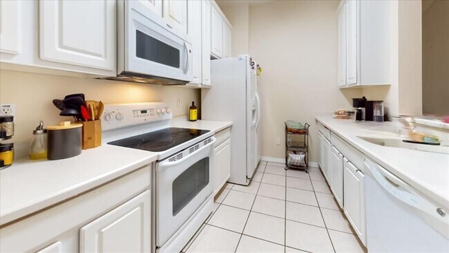 Building Photo - 8304 Portofino Dr