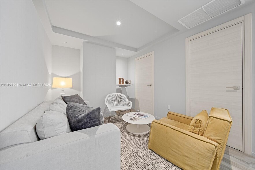 Building Photo - 801 S Miami Ave